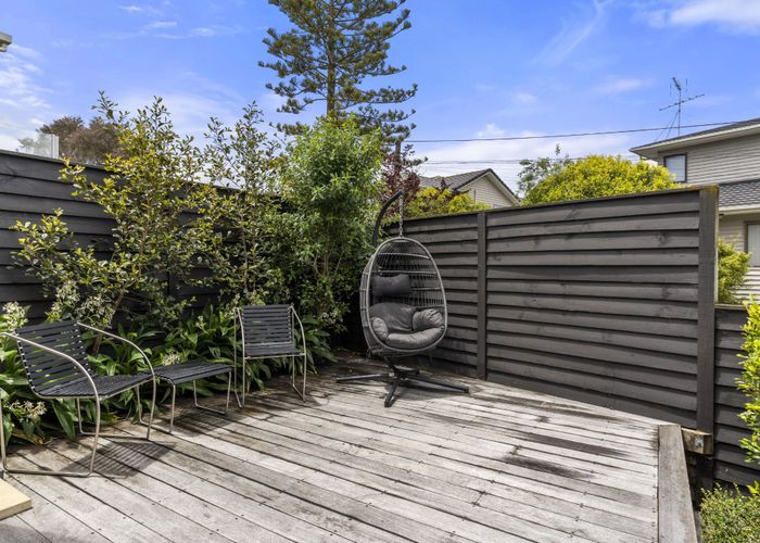  at 1/467 Beach Road, Murrays Bay, Auckland