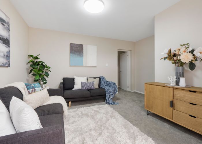  at 2/325 Mount Albert Road, Mount Roskill, Auckland