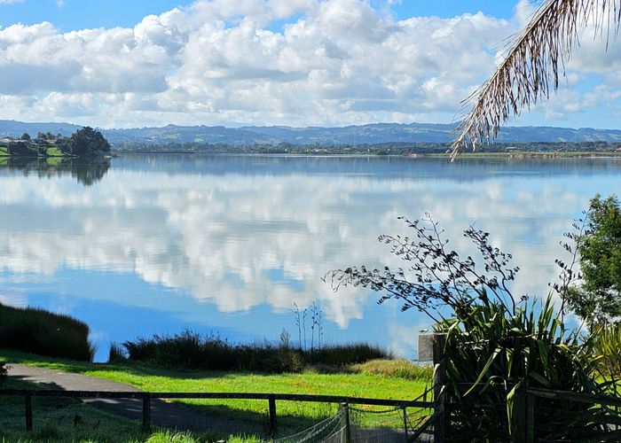  at 18a Carnoustie Drive, Wattle Downs, Manukau City, Auckland
