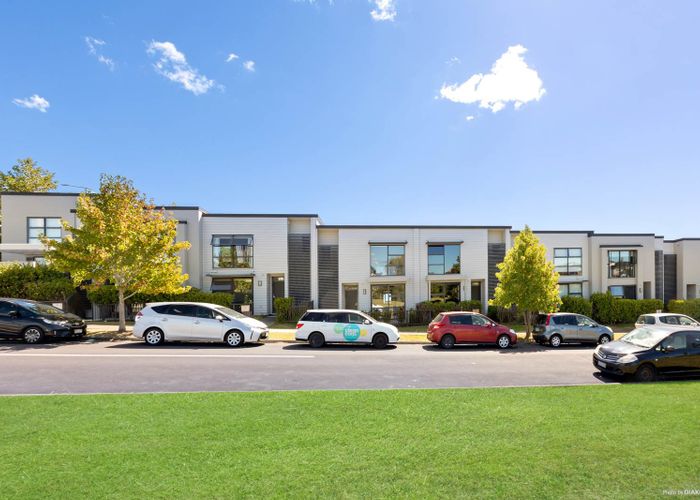  at 8 Riviera Drive, Flat Bush, Auckland