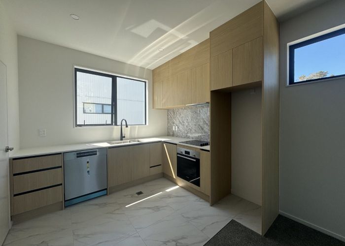  at 2/113 Te Atatu Road , Te Atatu South, Waitakere City, Auckland