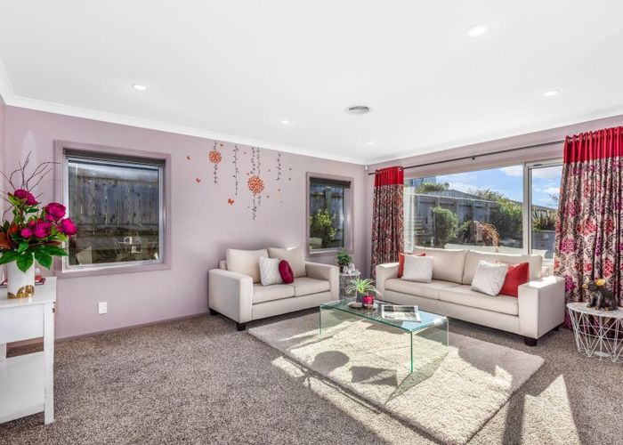  at 118 Endeavour Drive, Whitby, Porirua