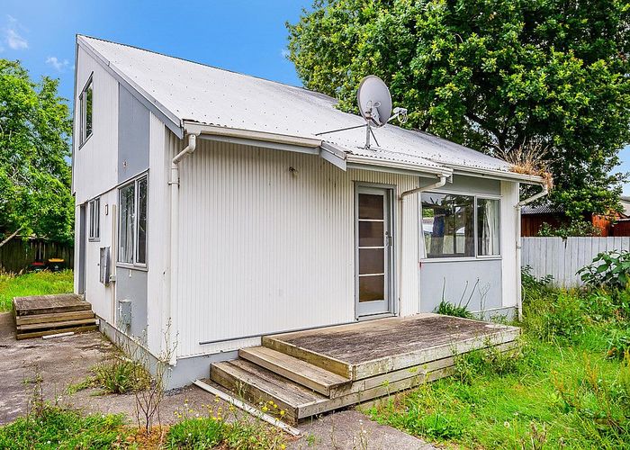  at 5 Tacon Place, Mangere, Auckland