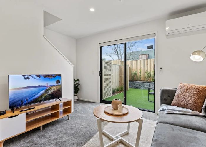  at 10 Fathom Place, Te Atatu Peninsula, Waitakere City, Auckland