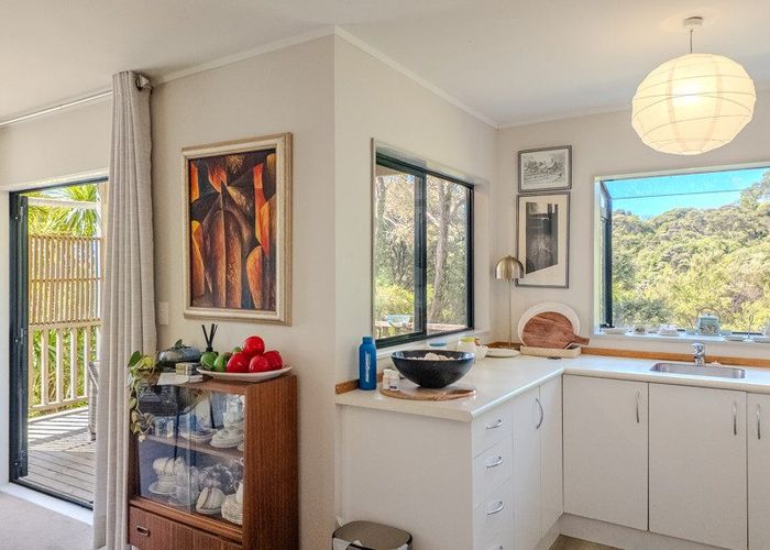  at 10 Hobson Terrace, Onetangi, Waiheke Island, Auckland