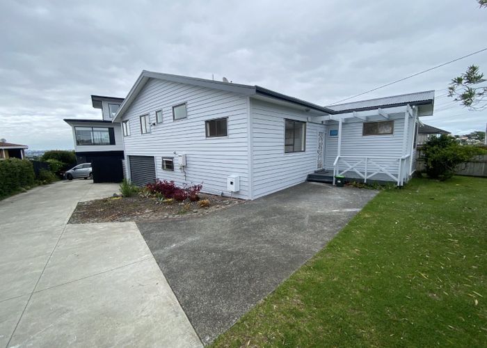  at 85 Pupuke Road, Northcote, Auckland