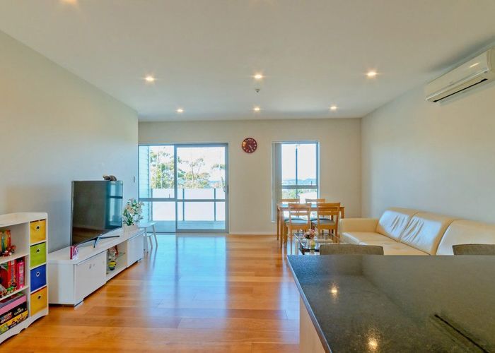  at 11/147 Albany Highway, Unsworth Heights, Auckland