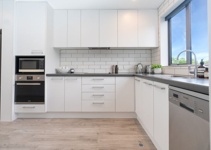  at 13/2 Stone St, Miramar, Wellington