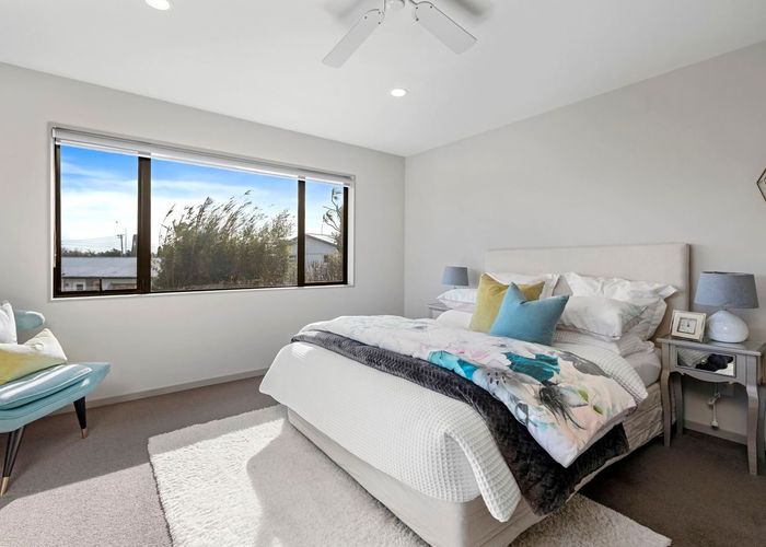  at 44 Beach Road, Te Atatu Peninsula, Auckland