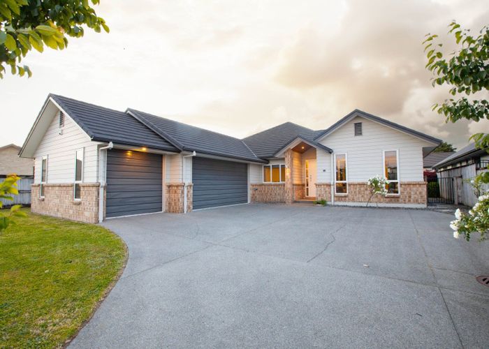  at 6 Hampshire Court, Flagstaff, Hamilton