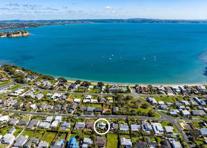  at 27 De Luen Avenue, Tindalls Beach, Whangaparaoa