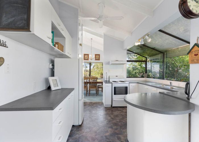  at 2/31 Glenview Road, Glen Eden, Auckland
