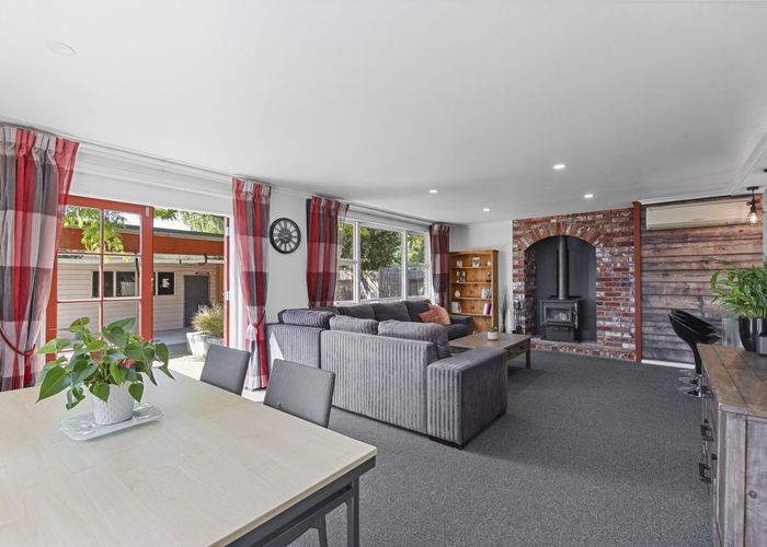  at 104 Main North Road, Woodend, Woodend