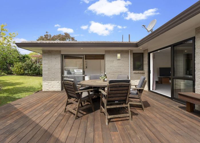  at 2/97 Prince Regent Drive, Half Moon Bay, Auckland
