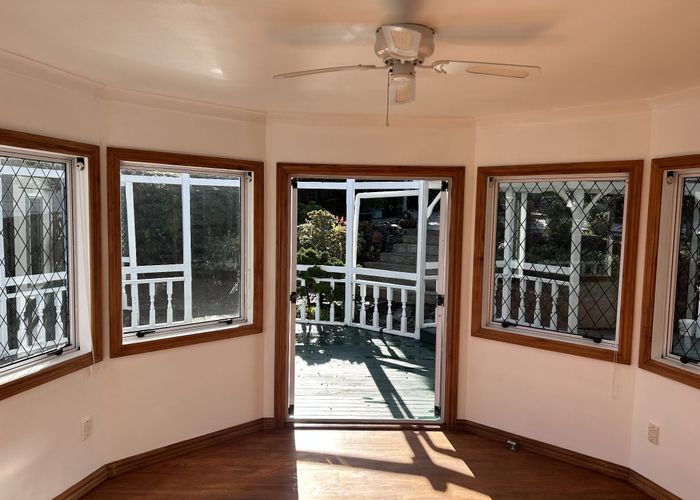  at 17 Louise Place, Browns Bay, Auckland