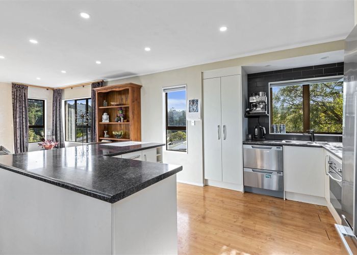  at 27 Hale Crescent, Bayview, Auckland