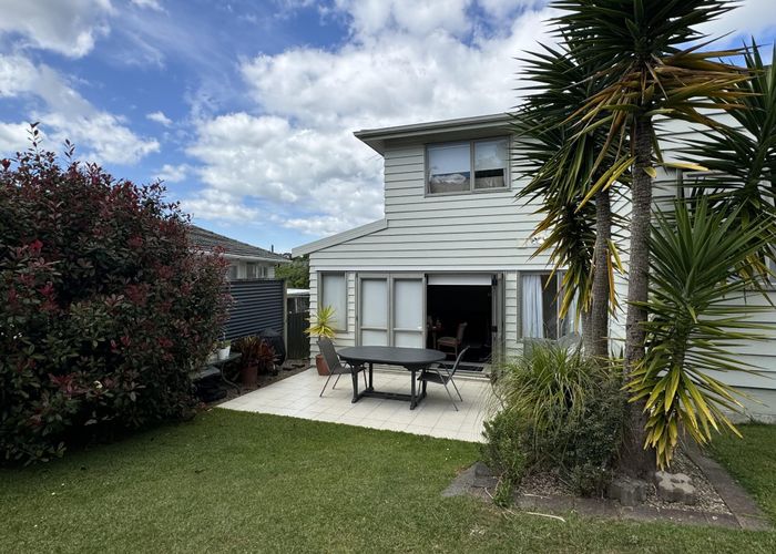  at 2B Hatherlow Street, Glenfield, North Shore City, Auckland