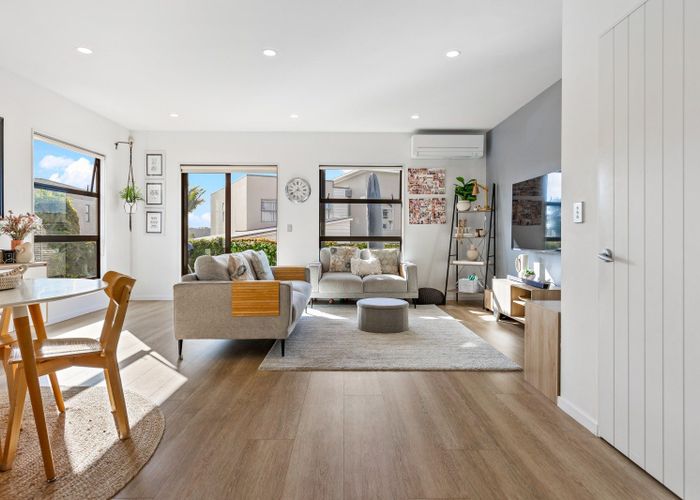 at 18/40 Scarlet Oak Drive, Albany, North Shore City, Auckland