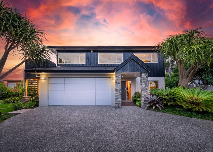  at 2/91 Aberdeen Road, Castor Bay, Auckland