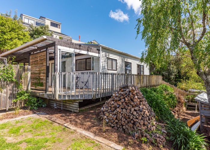  at 38 Hicks Crescent, Waikanae Beach, Waikanae