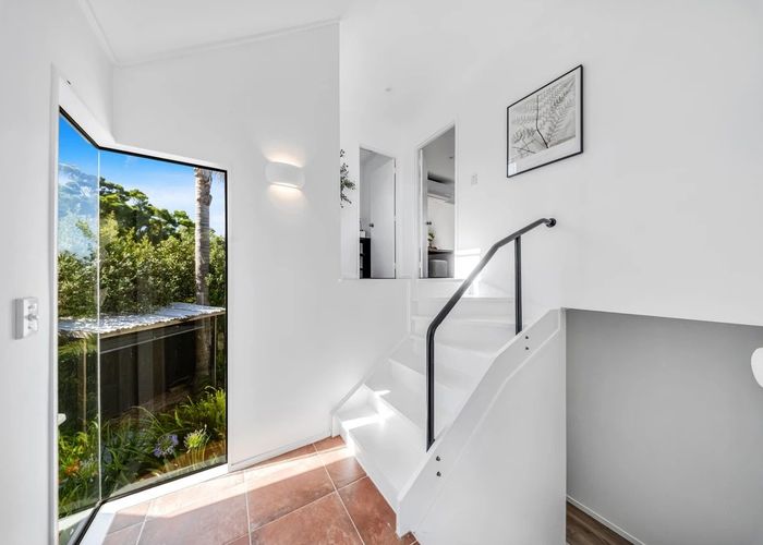  at 2/17 Lynton Road, Bucklands Beach, Manukau City, Auckland