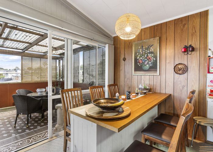 at 5 Hillview Avenue, New Windsor, Auckland