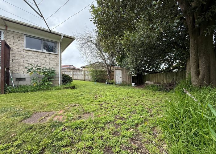  at 2/18 Mirrabooka Avenue, Botany Downs, Manukau City, Auckland