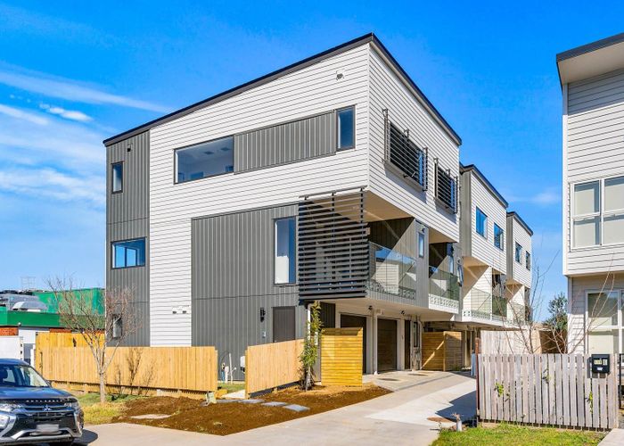  at 121A Sycamore Drive, Sunnynook, North Shore City, Auckland