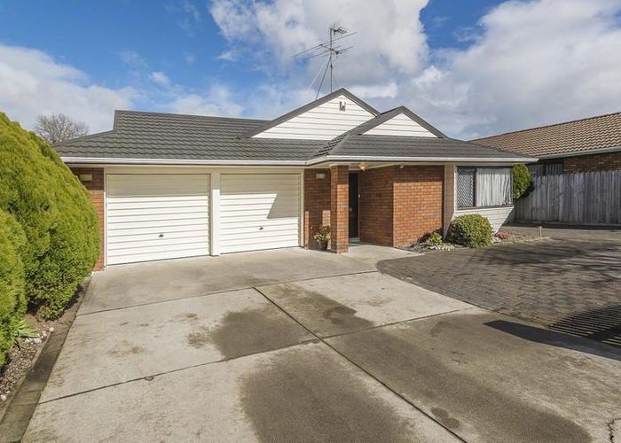  at 16 Headcorn Place, Botany Downs, Manukau City, Auckland