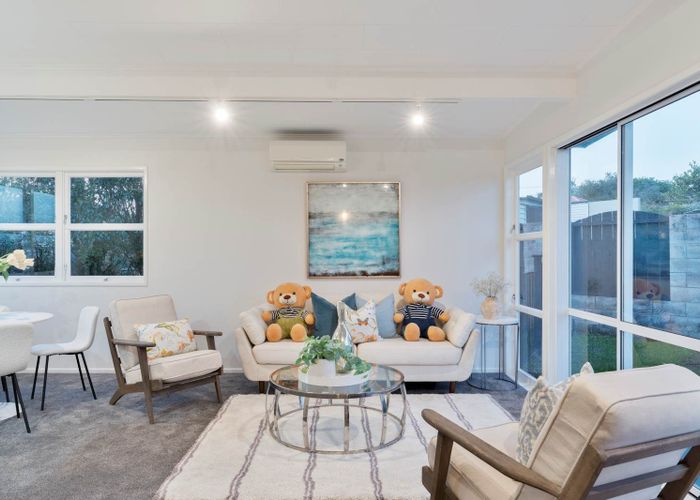  at 27  Cyclarama Crescent, Massey, Waitakere City, Auckland