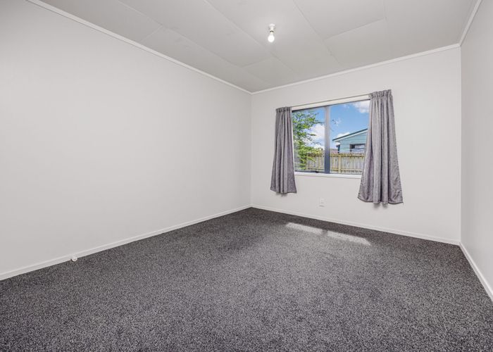  at 2/5 Solveig Place, Randwick Park, Manukau City, Auckland