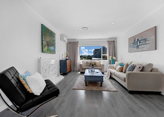  at 2/31 Sunnyfield Crescent, Glenfield, North Shore City, Auckland