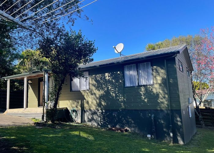  at 4A Moxham Grove, Massey, Waitakere City, Auckland