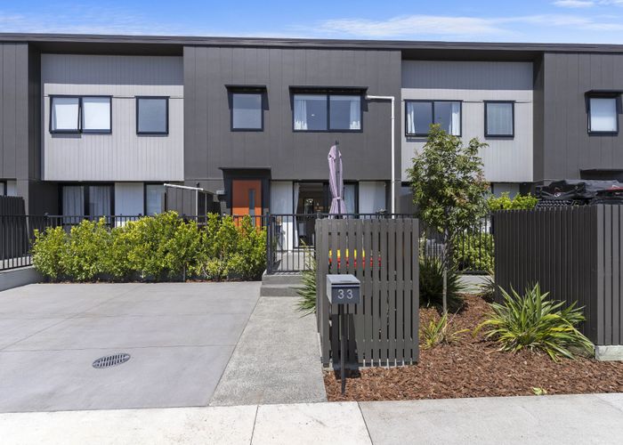  at 33 Cessna Crescent, Mangere, Auckland