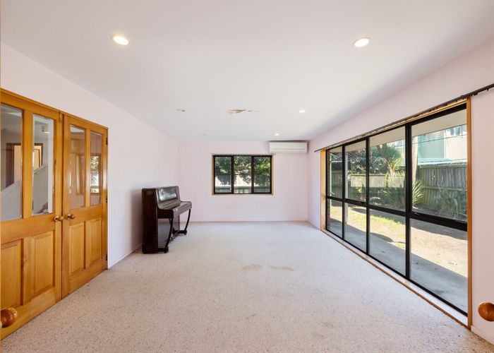  at 13 Broadfell Avenue, Avonhead, Christchurch City, Canterbury