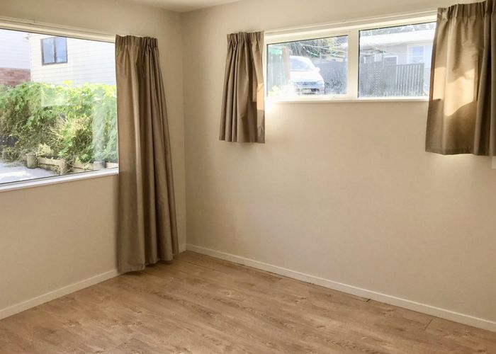  at 33B Hutchinsons Road, Bucklands Beach, Manukau City, Auckland