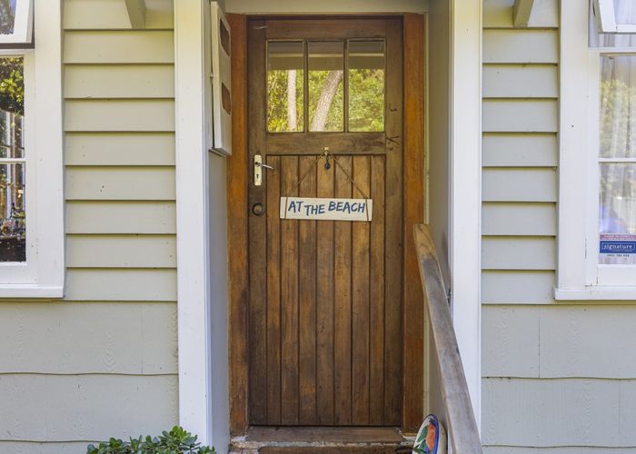  at 18 Western Road, Laingholm, Auckland
