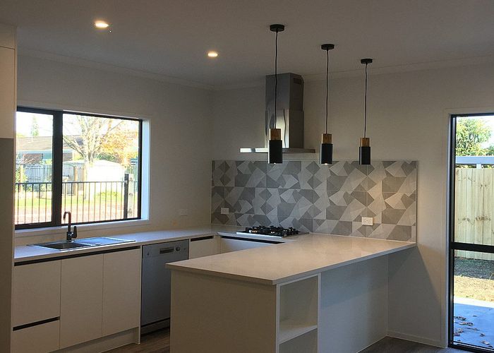  at 1/12 Steele Road, Forest Lake, Hamilton