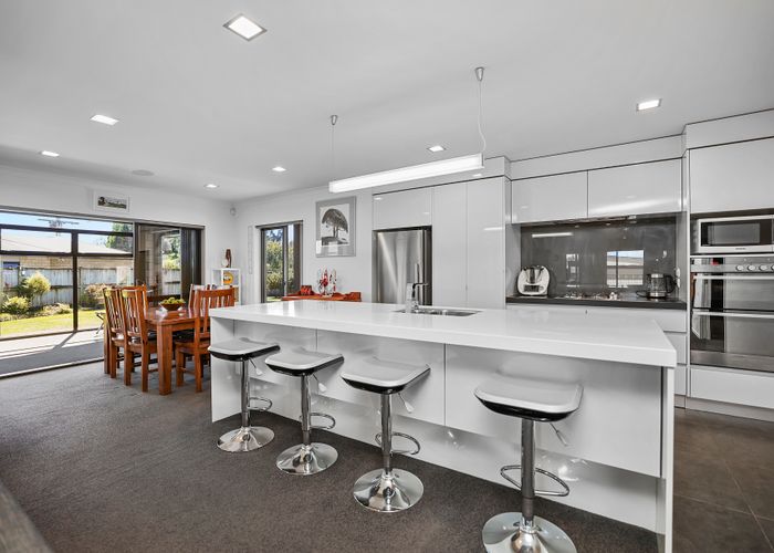  at 8 Settlers Close, Whalers Gate, New Plymouth