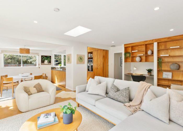  at 174 Queens Drive, Lyall Bay, Wellington