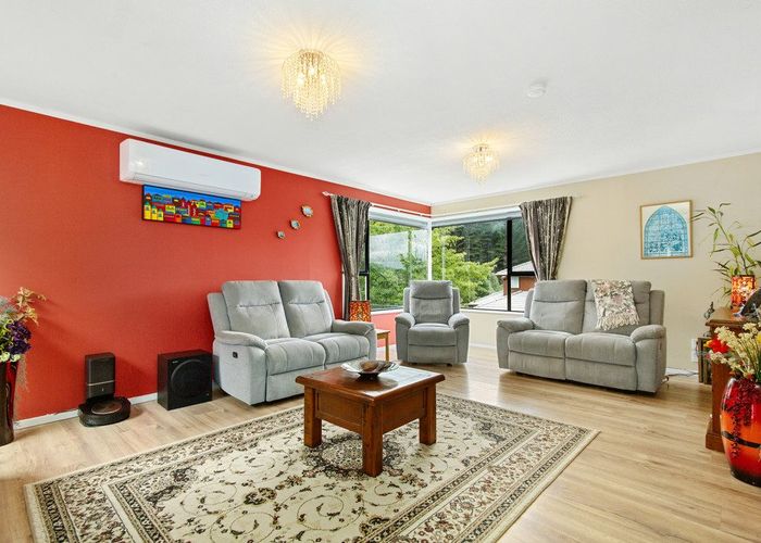 at 52 Peterhouse Street, Tawa, Wellington