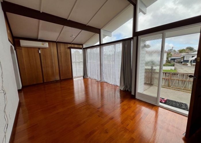  at 38 Thornlow Street, Glendene, Waitakere City, Auckland
