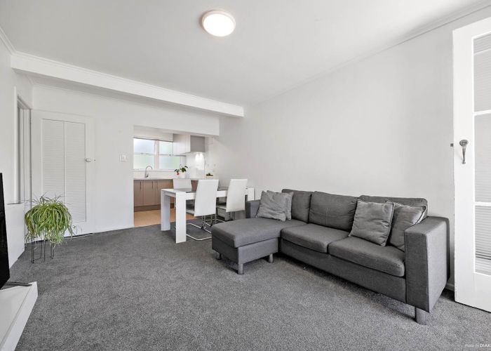  at 22I Aratonga Avenue, Greenlane, Auckland
