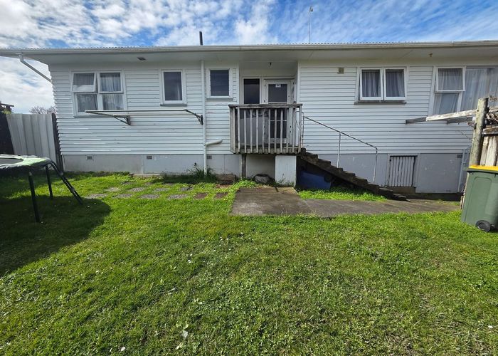  at 17 Vina Place, Massey, Waitakere City, Auckland