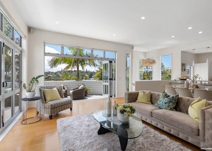  at 6 Frenz Drive, Titirangi, Auckland