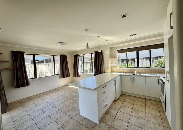  at 4 Madeleine Terrace, Papamoa, Tauranga, Bay Of Plenty