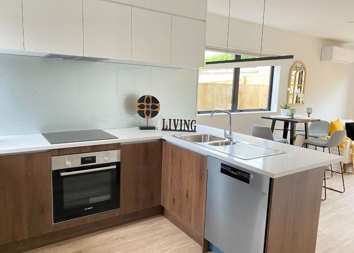  at 1/237 Swanson Road, Henderson, Auckland