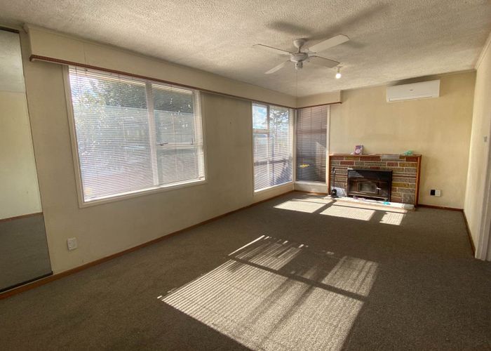  at 9 Sutton Avenue, Mangere East, Auckland