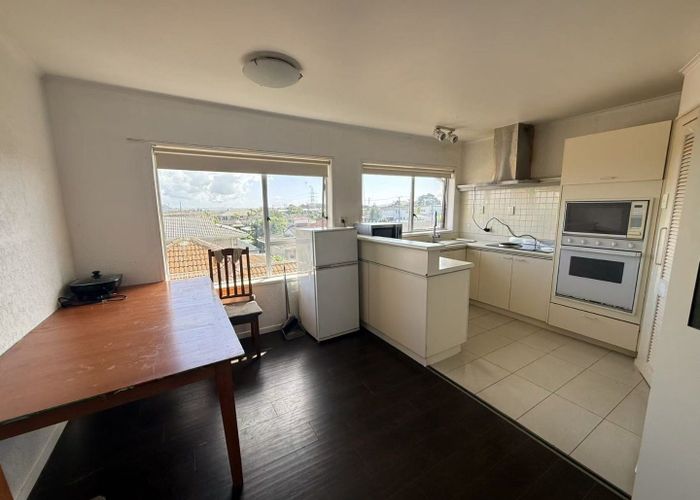  at 3/1309 Dominion Road Extension, Mount Roskill, Auckland City, Auckland