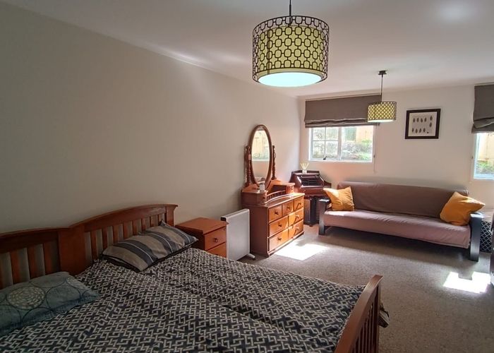  at 32 Chatswood Grove, Chatswood, North Shore City, Auckland